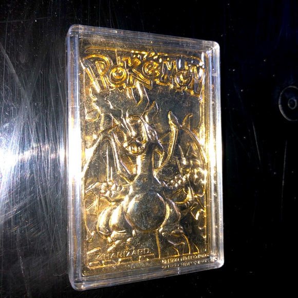 pokemon gold plated card the character is Charizard in Great Condition